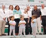 Reciben actas para tener acceso a los servicios
