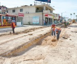 Reemplazan tubería vieja para el drenaje