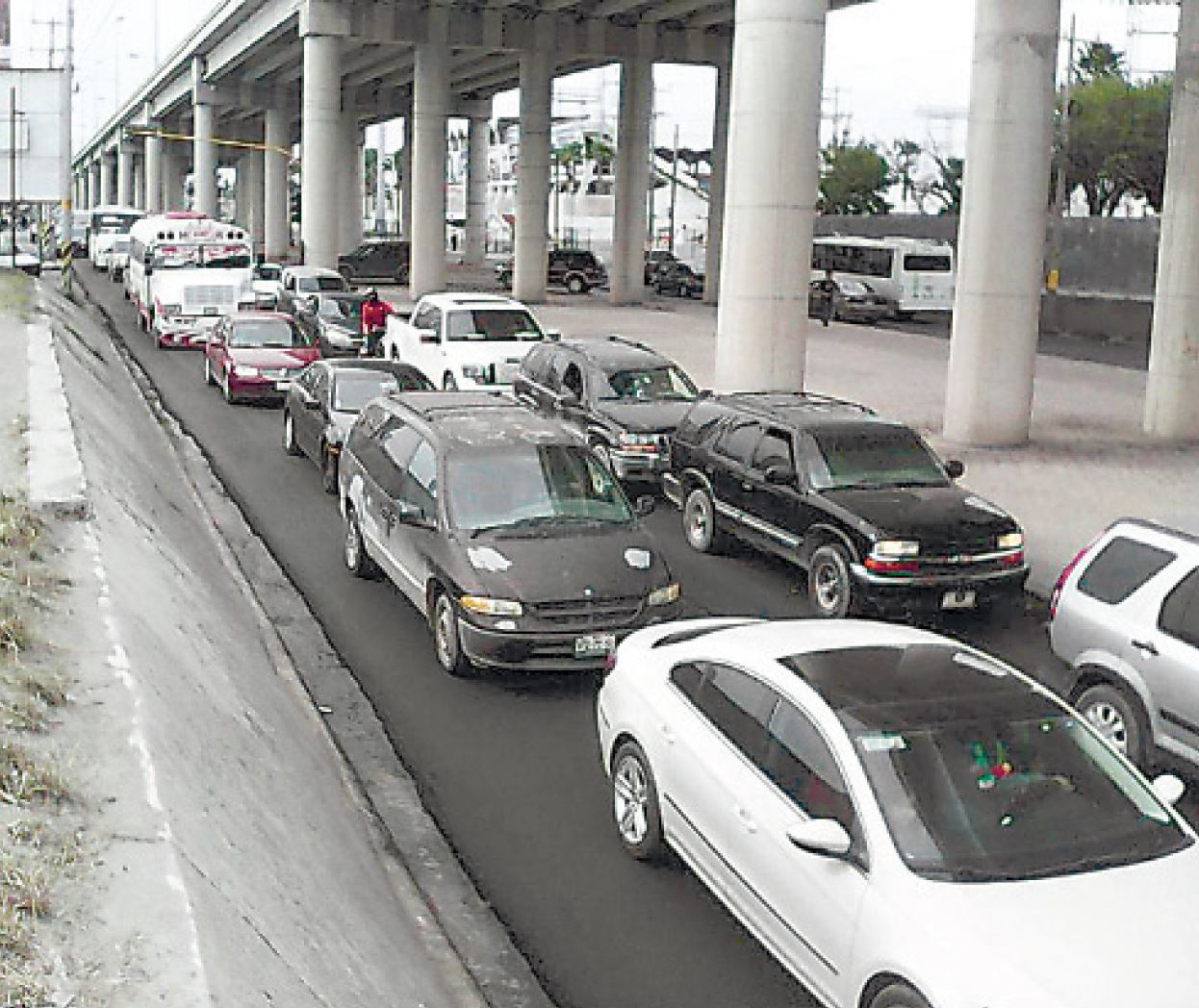 Buscan vías alternas para poder circular