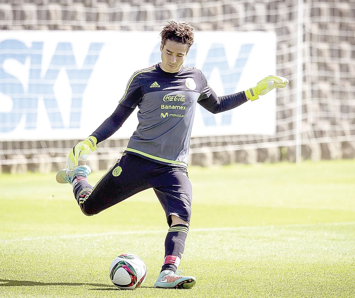 Es Guillermo Ochoa finalista en Concacaf
