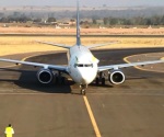Aterriza avión que traslada al Papa en Morelia