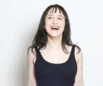 Revela actriz de Matilda ser ´bi´