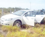 Aseguran auto abandonado