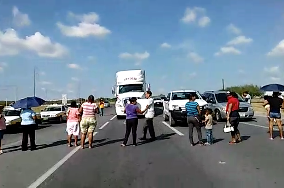 Cierran carretera Reynosa-Monterrey por falta de agua desde hace 10 años