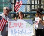 Estadounidenses protestan en embajada de EU en México