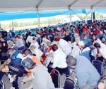 Sorprenden con becas a alumnos bajo sus asientos