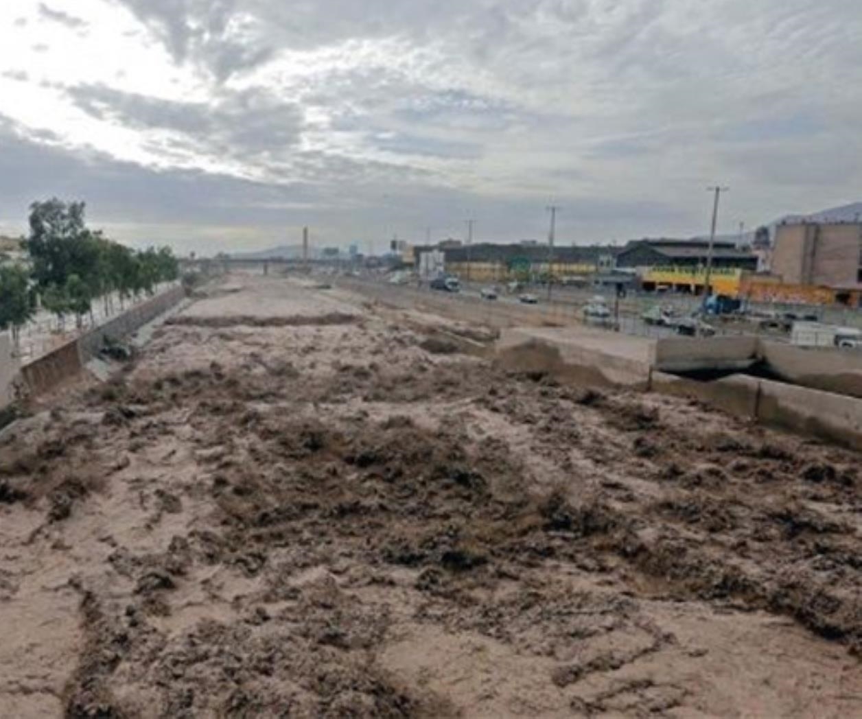 Desbordamiento de 6 ríos en Lima, Perú, causa severos daños