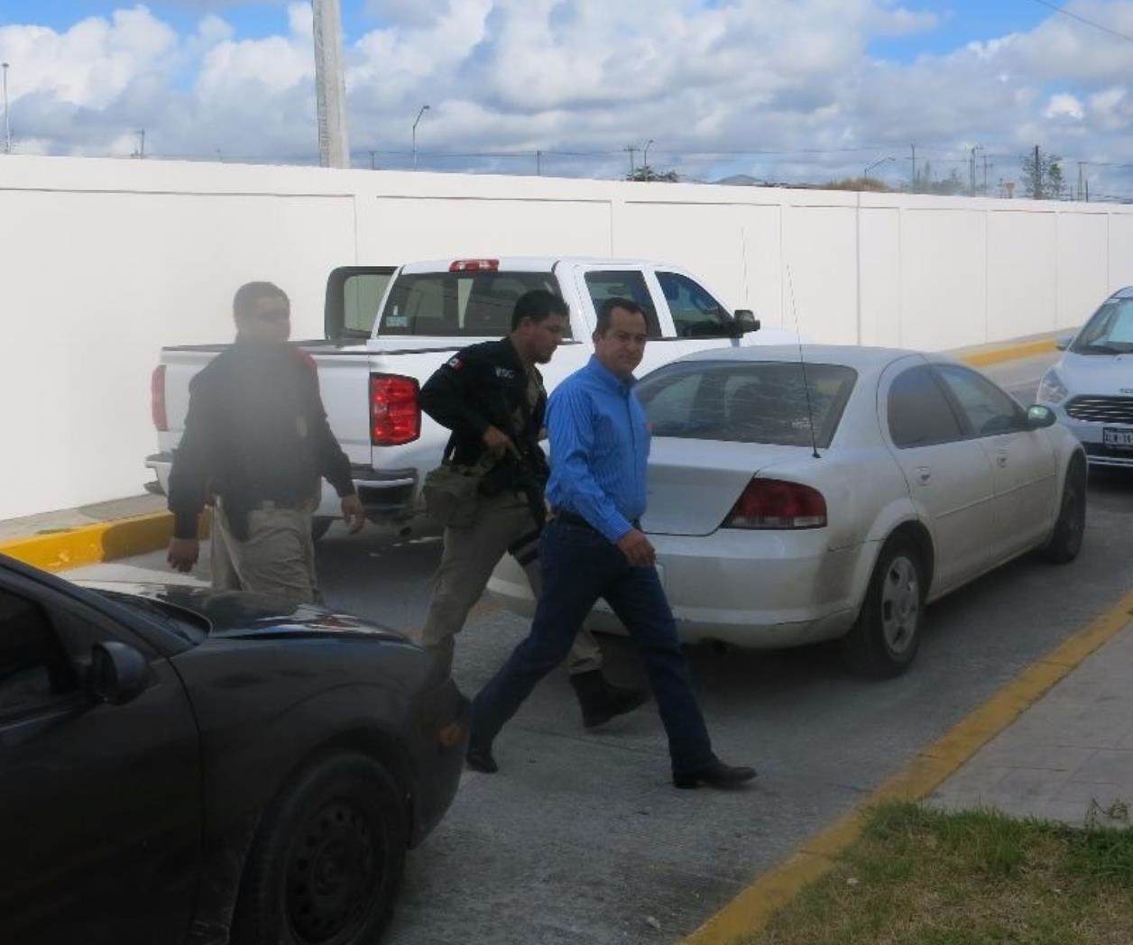 Presentan ante Ministerio Público a Secretario Técnico
