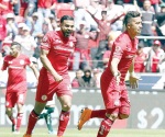 Frena Uribe con doblete a Santos