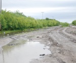 Demandan reparación de carreteras y brechas