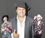 ¡Arman ´cascarita´ grupera!