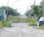 Piden reabrir calle cerrada y olvidada por  autoridades
