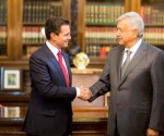 AMLO arriba a Palacio Nacional para reunión con Peña