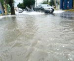 Deja encharcamientos lluvia registrada ayer por la mañana