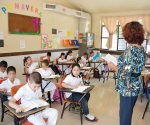 Pasan a los maestros al pizarrón