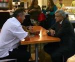 López Obrador se reúne con ´El Bronco´ en aeropuerto