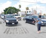 Armada con balón  y tres clavas desafía vehículos