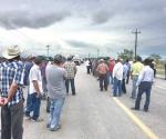 Bloquean para exigir su pago