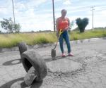 Tapan baches taxistas en San Valentín al no haber mantenimiento