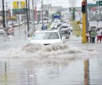 Azota tormenta con granizo y desquicia la ciudad