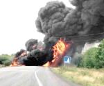 Derrapa pipa y se incendia