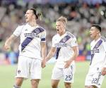 ¡Zlatan 3, Vela 2! ganó el Galaxy