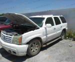 Abandona grupo armado camioneta