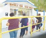Rechazan a maestra porque se la pasa ´chateando´