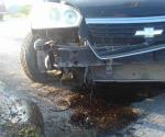 Conductor herido tras impactar auto con base de poste