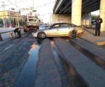 Chocado y abandonado hallan auto bajo puente