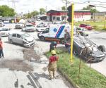 Destroza camioneta de lujo