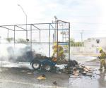 Arde remolque con cartón