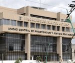 Separan del cargo a fiscal porque su hijo posó con una arma de fuego