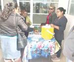 Alimentan a pacientes y familiares
