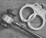Menor de 17 años detenido por violar a su hija de 11 meses de edad