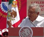 Asegura AMLO ante la CTM que se atenderá el problema de las pensiones