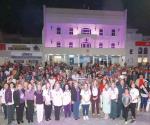Encienden luces moradas Para conmemorar la mujer
