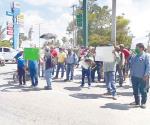 Marchan obreros desempleados