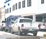 Atracan dos tráileres con colchones