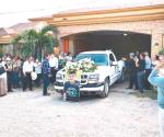Despide comunidad a Lucianito