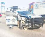 Destrozan patrulla por ir en contra