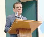 Cae doctor por ´agandallar´ las vacunas contra covid