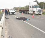 Muere motociclista destrozado
