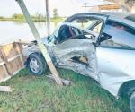 Bombero destroza su automóvil
