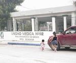 Esperan afuera del IMSS para atención