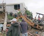 Fallece familia sepultada por deslave