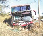 Se vuelca autobús turístico