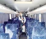Desinfectan autobuses