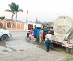 Abastecen agua en pipas a la colonia agrícola Glz. Villarreal