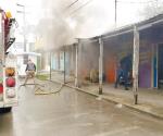 Arde local comercial